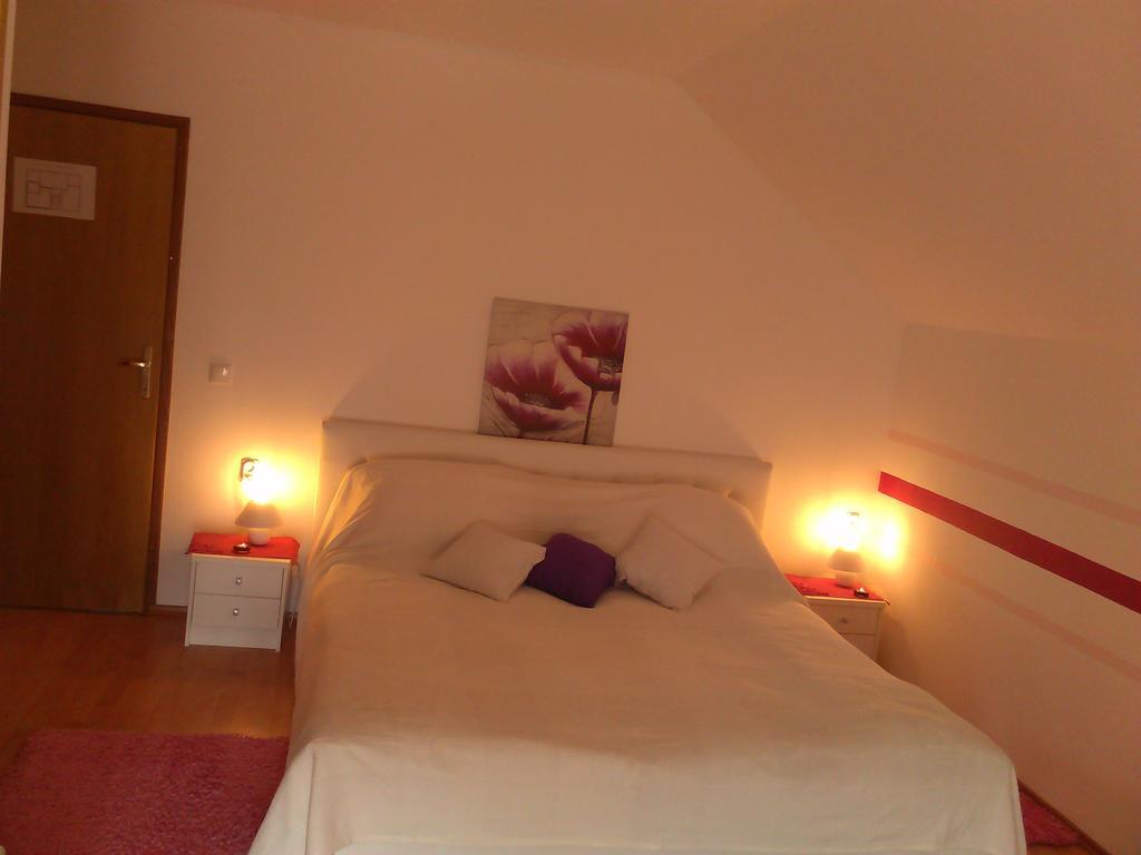 House Delic Hotell Vrhovine Rum bild