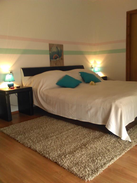 House Delic Hotell Vrhovine Rum bild