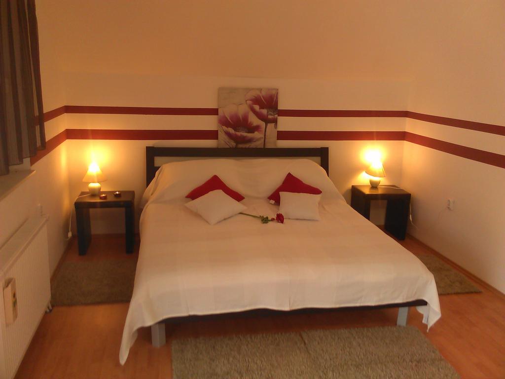 House Delic Hotell Vrhovine Rum bild