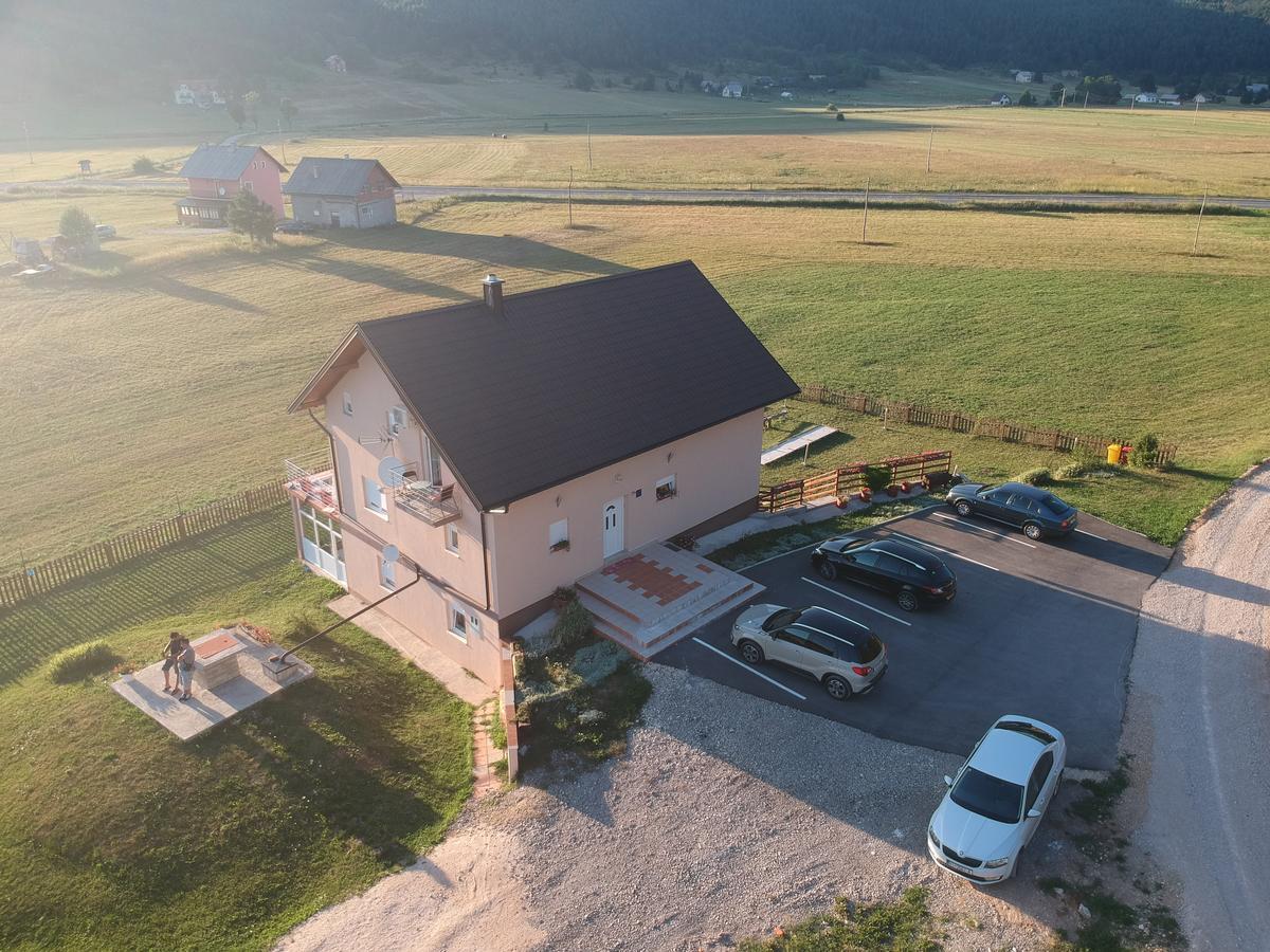 House Delic Hotell Vrhovine Exteriör bild